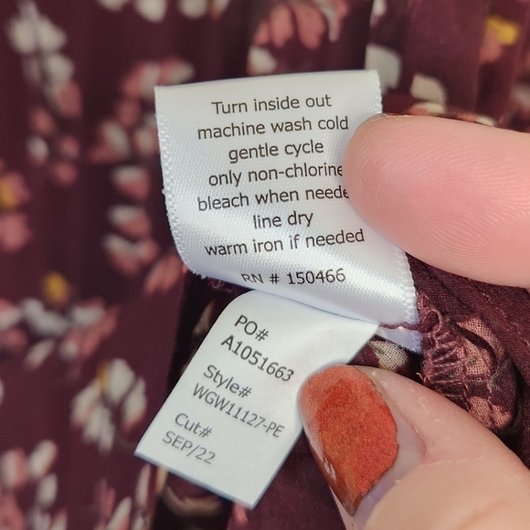 41 Hawthorn Burgandy Flowy Floral Sheer Top Medium Petite - Picture 7 of 12